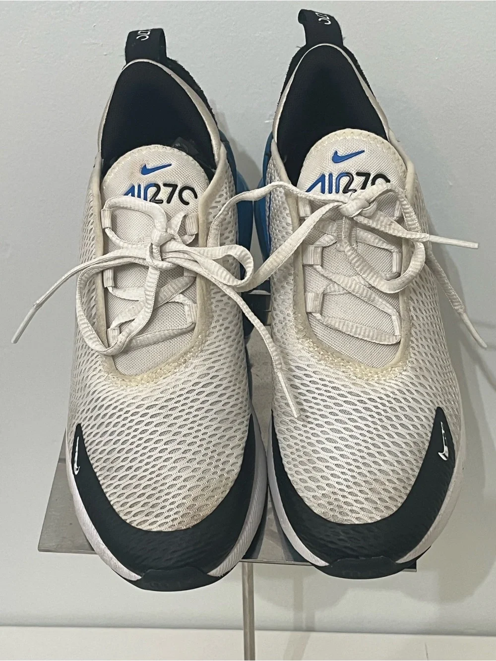 Nike White Mesh & Blue Accent Air Cushion Sneaker Youth Size 3